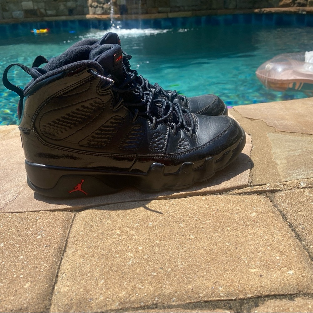 Air Jordan 9 bred